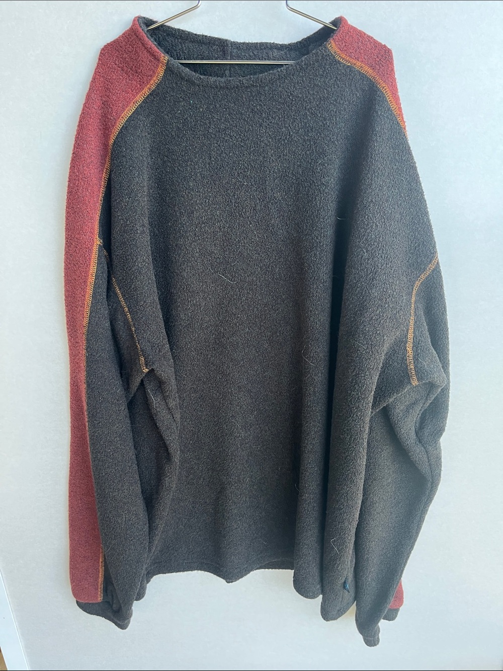 Kuhl Men's fleece Crewneck Sweater in Black with Burgundy size XL